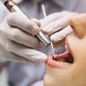 imagem de paciente em procedimento dentário