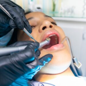 Imagem paciente fazendo tratamento com um dentista